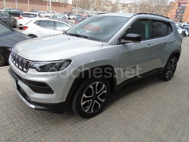 Usado Jeep Compass Limited 130 CV (95 kW) 2021 Gris / plata SUV