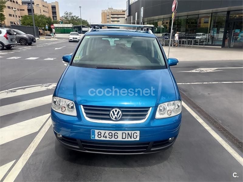 Usado VW Touran Highline 140 CV (102 kW) 2005 Azul Monovolumen
