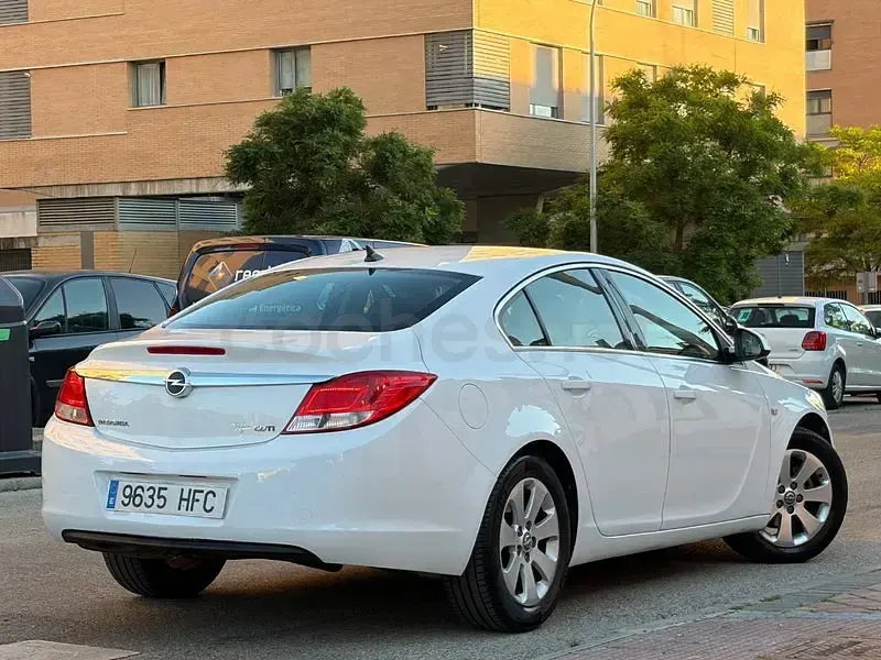Usado Opel Insignia Cosmo 130 CV (95 kW) 2011 Blanco Berlina