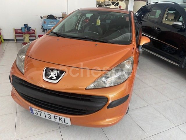 Usado Peugeot 207 70 CV (51 kW) 2007 Naranja Berlina