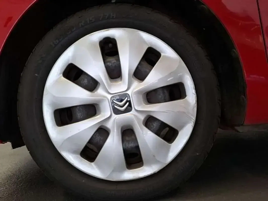 Usado Citroën C1 Feel 82 CV (60 kW) 2017 Rojo Utilitario