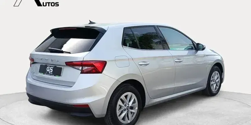 Usado Skoda Fabia Selection 116 CV (85 kW) 2025 Gris plata Utilitario