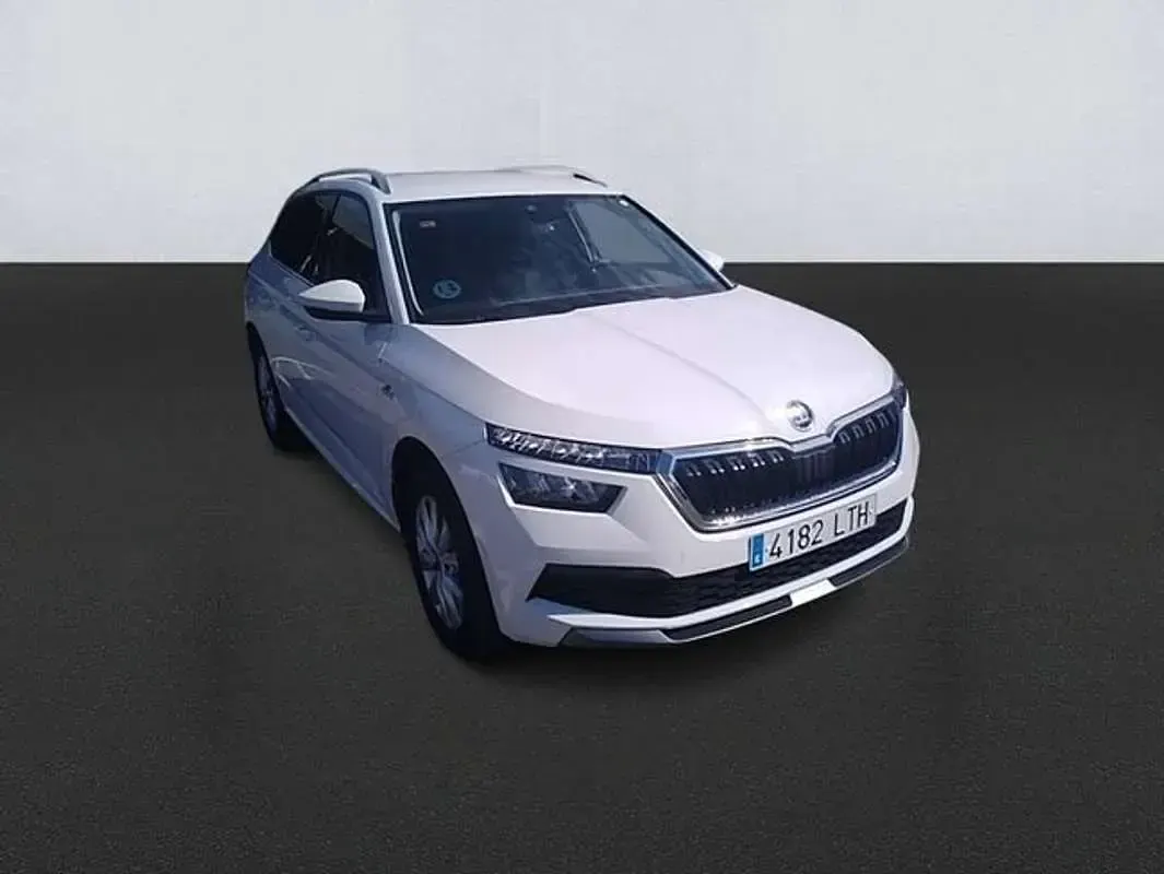 Usado Skoda Kamiq Ambition 110 CV (80 kW) 2021 Blanco SUV