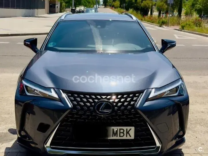 Usado Lexus UX Business Edition 184 CV (135 kW) 2022 Gris / plata SUV