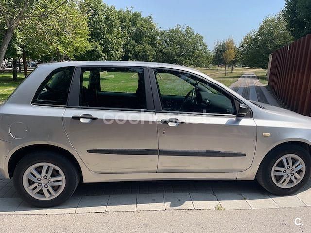 Gris / plata Usado 2003 Fiat Stilo Active Berlina | 2500 € - Imagen 1/4