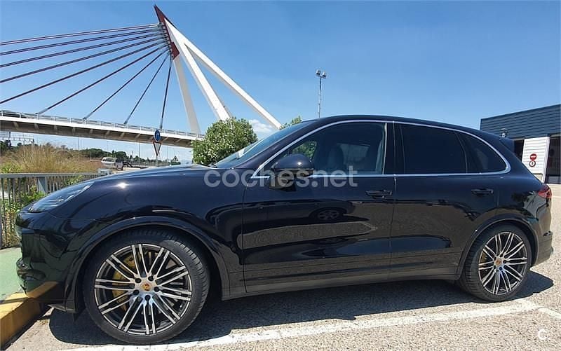 Negro Usado 2016 Porsche Cayenne Turbo S SUV | 44.900 € - Imagen 1/4