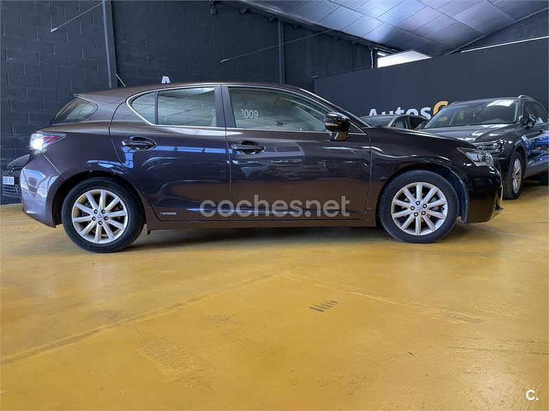 Usado Lexus CT200h 136 CV (100 kW) 2012 Granate Berlina
