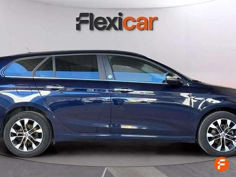 Usado Fiat Tipo Mirror 120 CV (88 kW) 2020 Azul Familiar