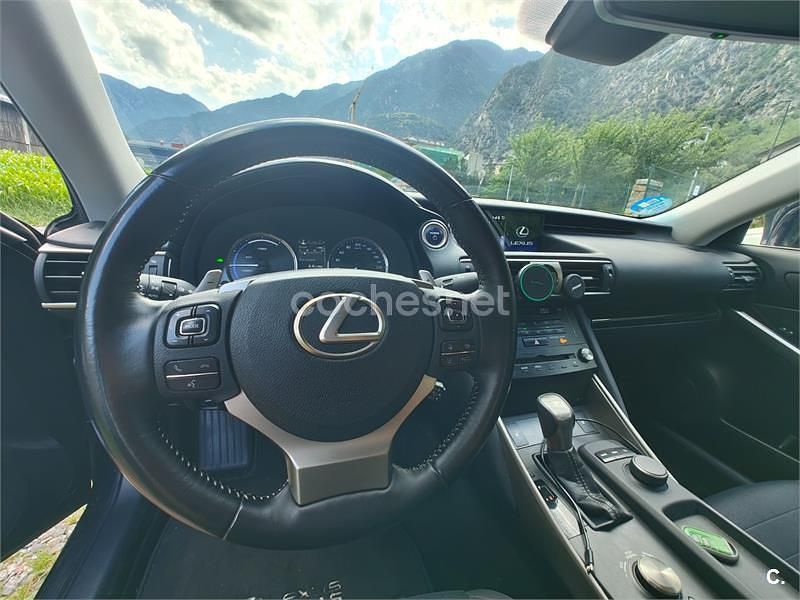 Usado Lexus IS300h Executive Line 223 CV (164 kW) 2018 Azul Berlina