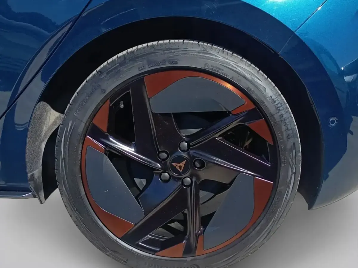 Usado Cupra Born e-Boost 169 kW (231 CV) 2023 Azul Utilitario
