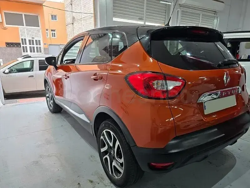 Usado Renault Captur LIMITED 90 CV (66 kW) 2017 Naranja SUV