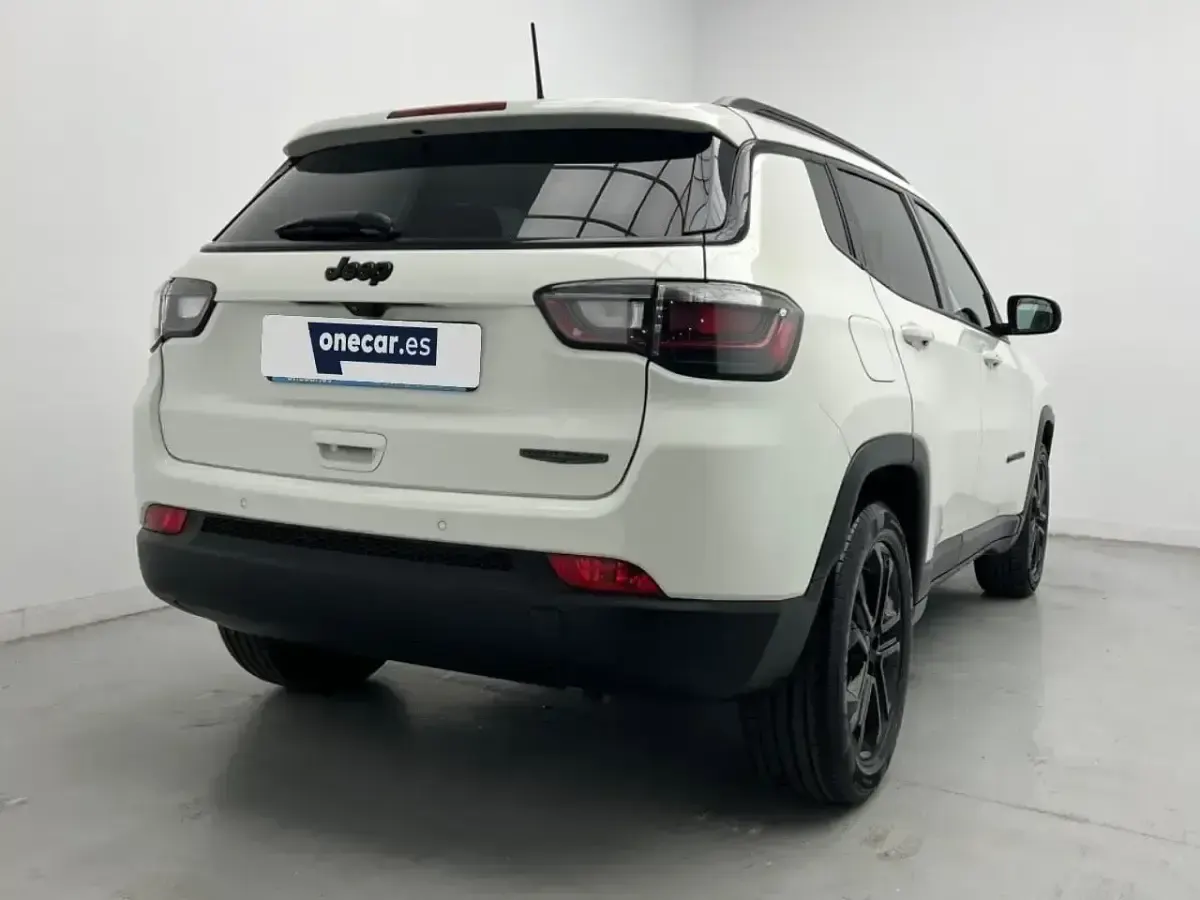 Usado Jeep Compass Night Eagle 130 CV (95 kW) 2022 Blanco SUV