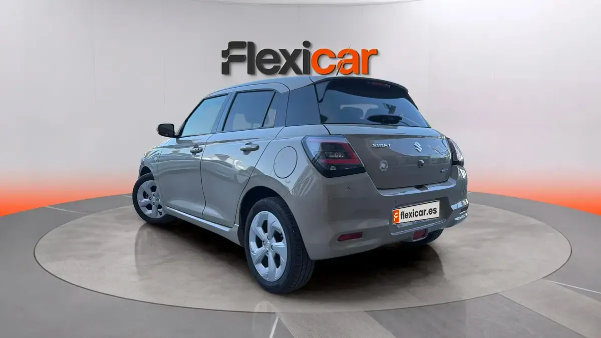 Usado Suzuki Swift 82 CV (60 kW) 2025 Beige Utilitario
