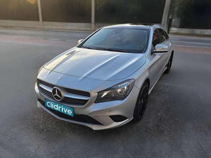 Usado Mercedes CLA200 Shooting Brake Urban 136 CV (100 kW) 2015 Gris Familiar