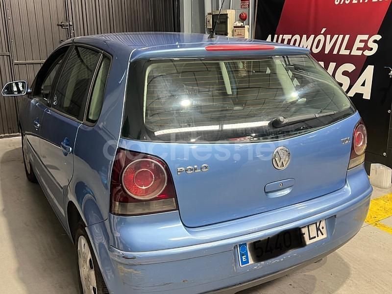 Azul Usado 2007 VW Polo Advance Berlina | 2950 € (Buen precio) - Imagen 1/4