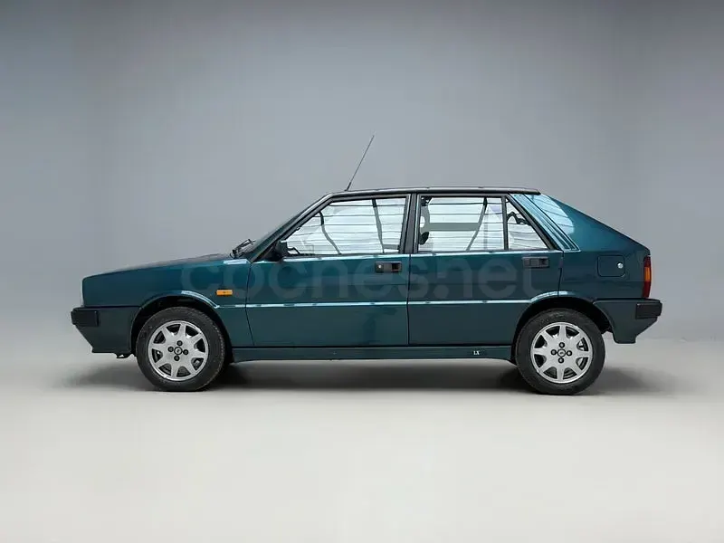 Usado Lancia Delta 82 CV (60 kW) 1991 Verde Utilitario
