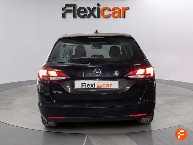 Usado Opel Astra Business 145 CV (106 kW) 2021 Negro Familiar