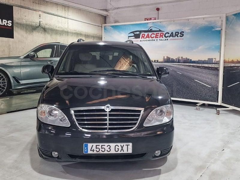 Usado Ssangyong (KGM) Rodius 165 CV (121 kW) 2010 Negro Monovolumen