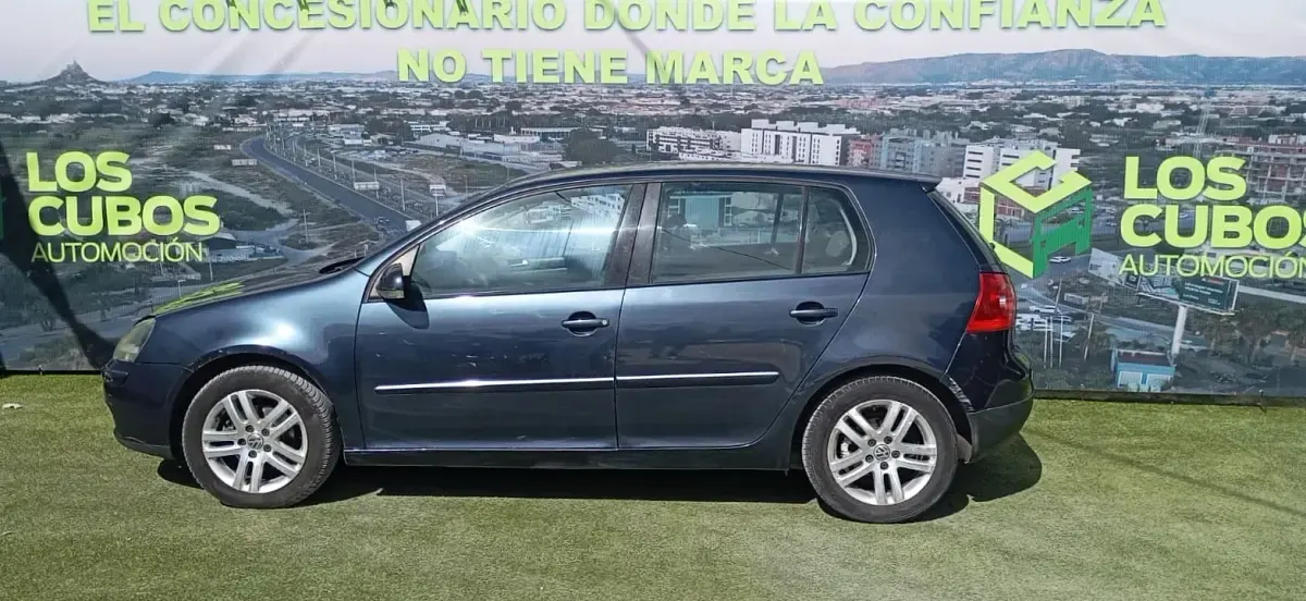 Usado VW Golf V Highline 105 CV (77 kW) 2008 Azul Familiar