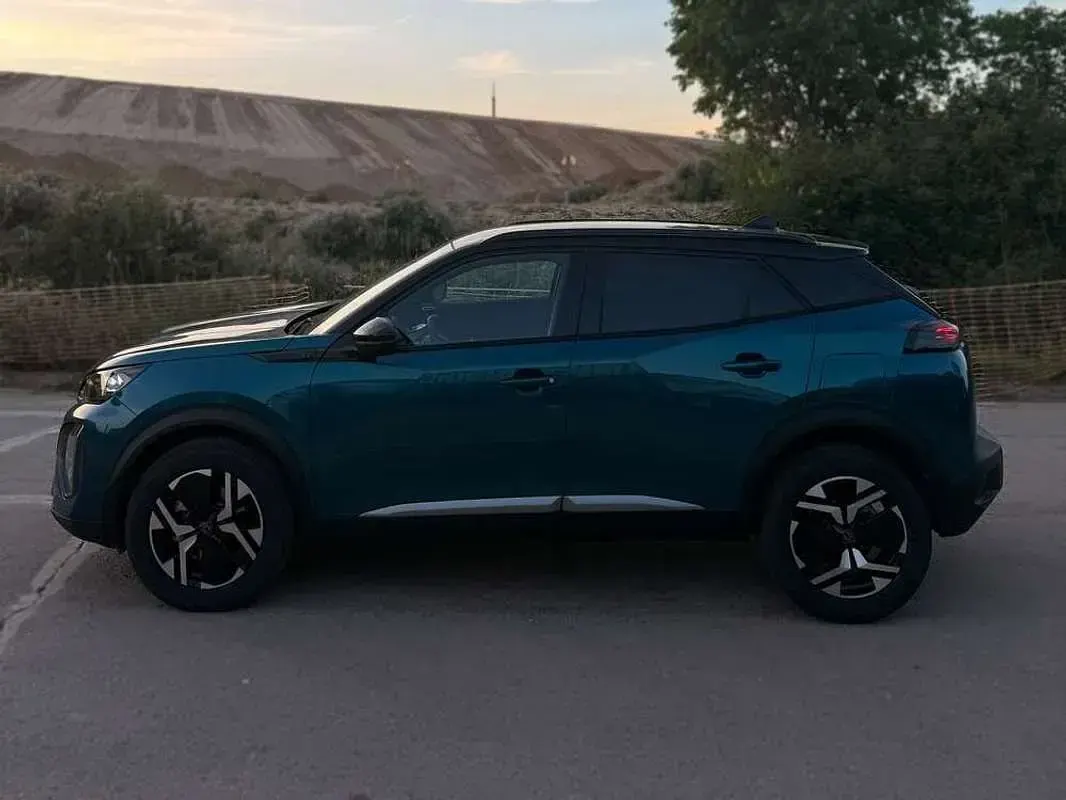 Usado Peugeot 2008 Style 136 CV (100 kW) 2026 Azul SUV