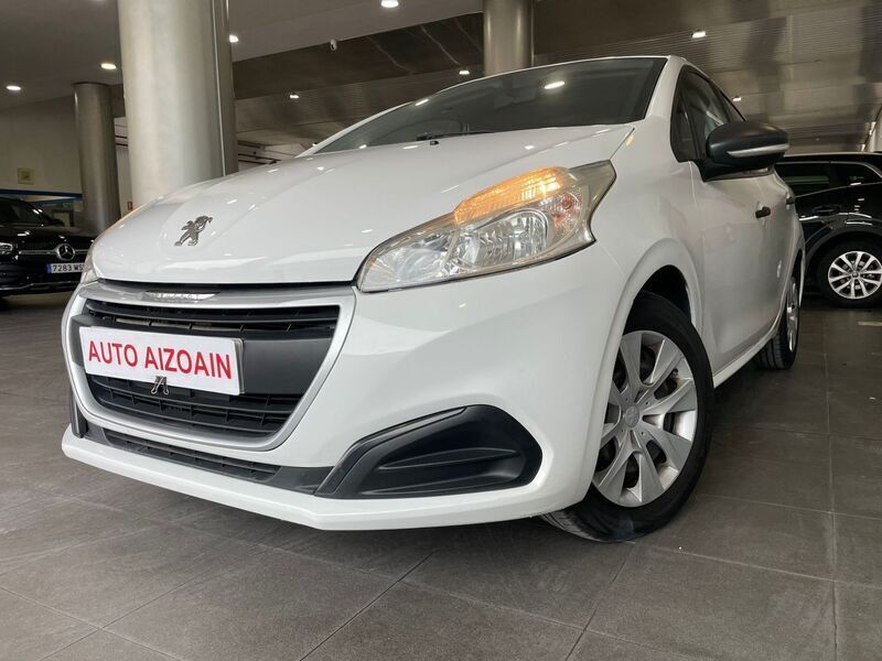 Blanco Usado 2016 Peugeot 208 Access Utilitario | 7500 € (Precio justo) - Imagen 1/4