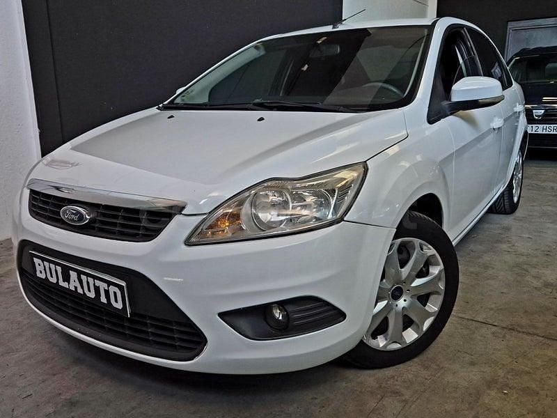 Begagnad Ford Focus Trend 109 HK (80 kW) 2010 Vit Sedan