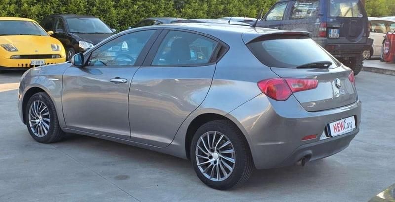 Usado Alfa Romeo Giulietta Distinctive 105 CV (77 kW) 2013 Negro Utilitario