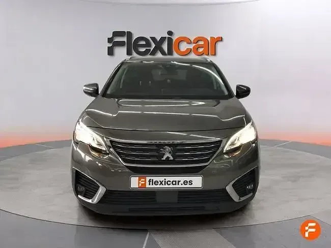 Usado Peugeot 5008 Active 120 CV (88 kW) 2018 Marrón SUV