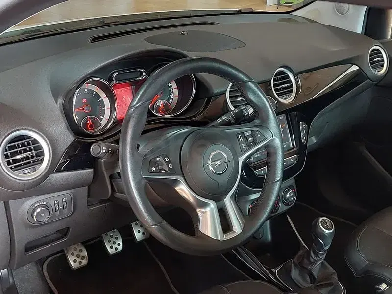 Usado Opel Adam Glam 100 CV (73 kW) 2018 Blanco Utilitario