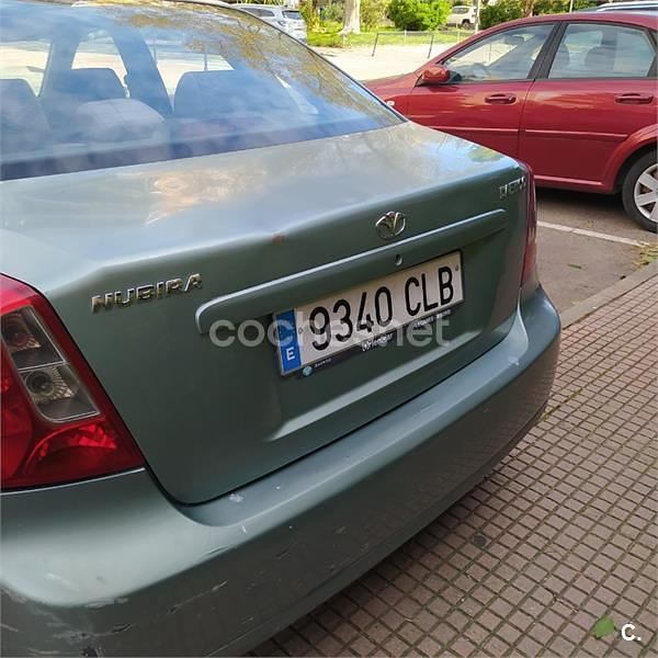 Usado Chevrolet Nubira CDX 122 CV (89 kW) 2003 Gris / plata Berlina