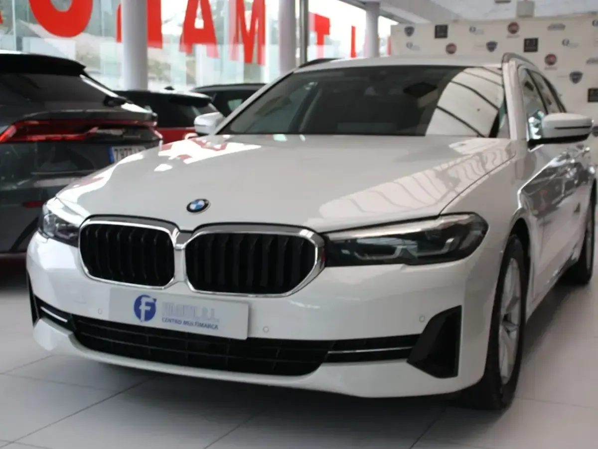 Usado BMW 520 190 CV (139 kW) 2023 Blanco Familiar