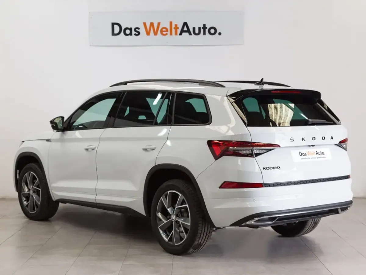 Usado Skoda Kodiaq SportlinePlus 150 CV (110 kW) 2022 Blanco SUV