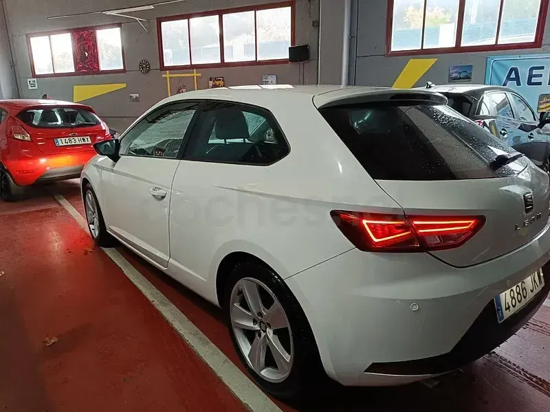 Usado Seat Leon Style Plus 150 CV (110 kW) 2016 Blanco Berlina