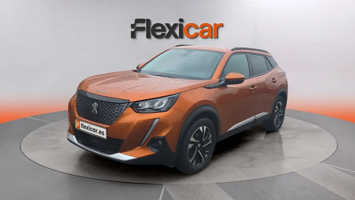 Usado Peugeot 2008 Allure 131 CV (96 kW) 2020 Naranja SUV