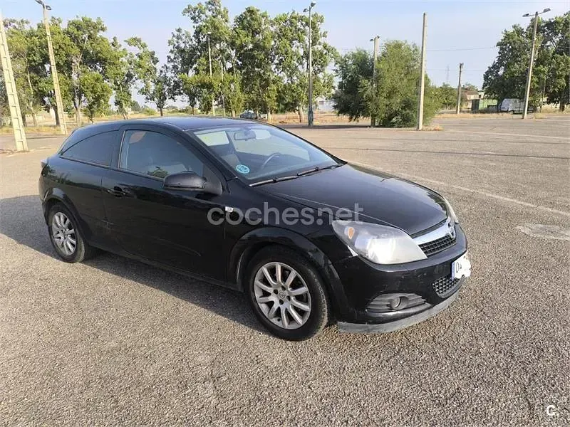 Usado Opel Astra GTC Enjoy 105 CV (77 kW) 2007 Negro Berlina