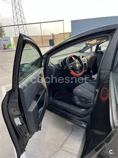 Usado Seat Leon Sport 102 CV (75 kW) 2007 Negro Utilitario