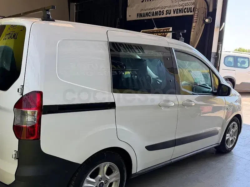 Usado Ford Tourneo Courier Ambiente 75 CV (55 kW) 2020 Blanco Monovolumen