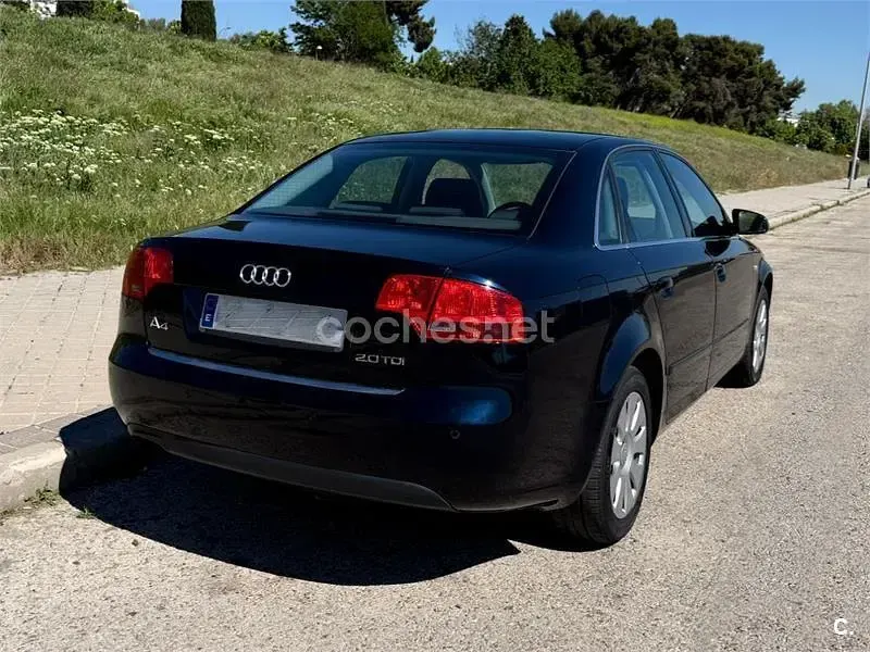 Usado Audi A4 140 CV (102 kW) 2007 Azul Berlina