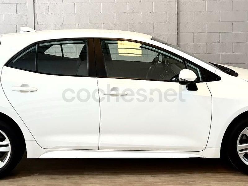 Usado Toyota Corolla Active 122 CV (89 kW) 2022 Blanco Berlina