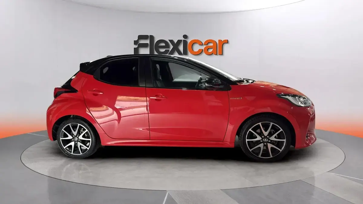 Usado Toyota Yaris Hybrid Edition 116 CV (85 kW) 2021 Rojo Berlina