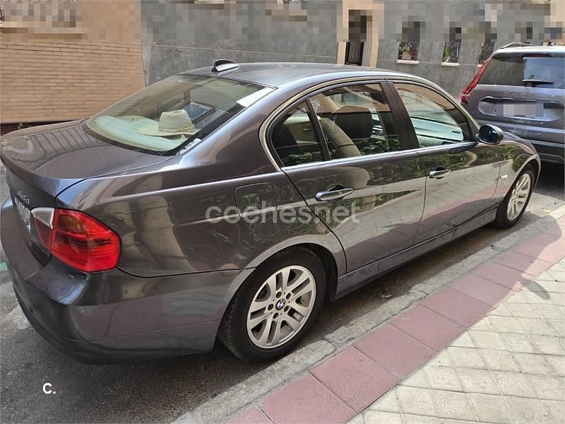 Usado BMW 318 122 CV (89 kW) 2007 Gris / plata Berlina