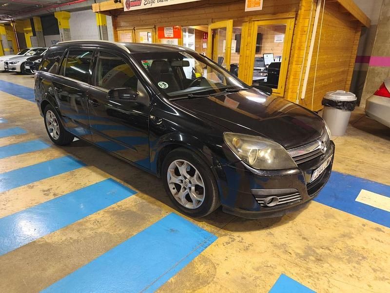 Usado Opel Astra Enjoy 120 CV (88 kW) 2006 Negro Familiar