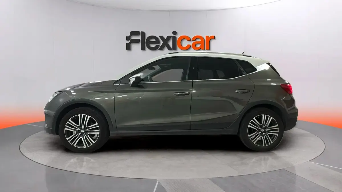 Usado Seat Arona FR 116 CV (85 kW) 2025 Gris SUV