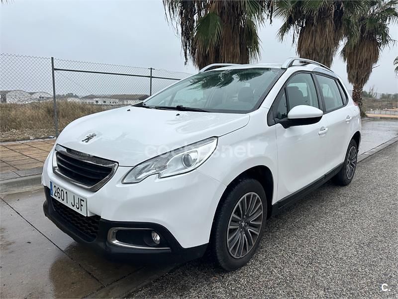 Usado Peugeot 2008 Allure 100 CV (73 kW) 2015 Blanco SUV