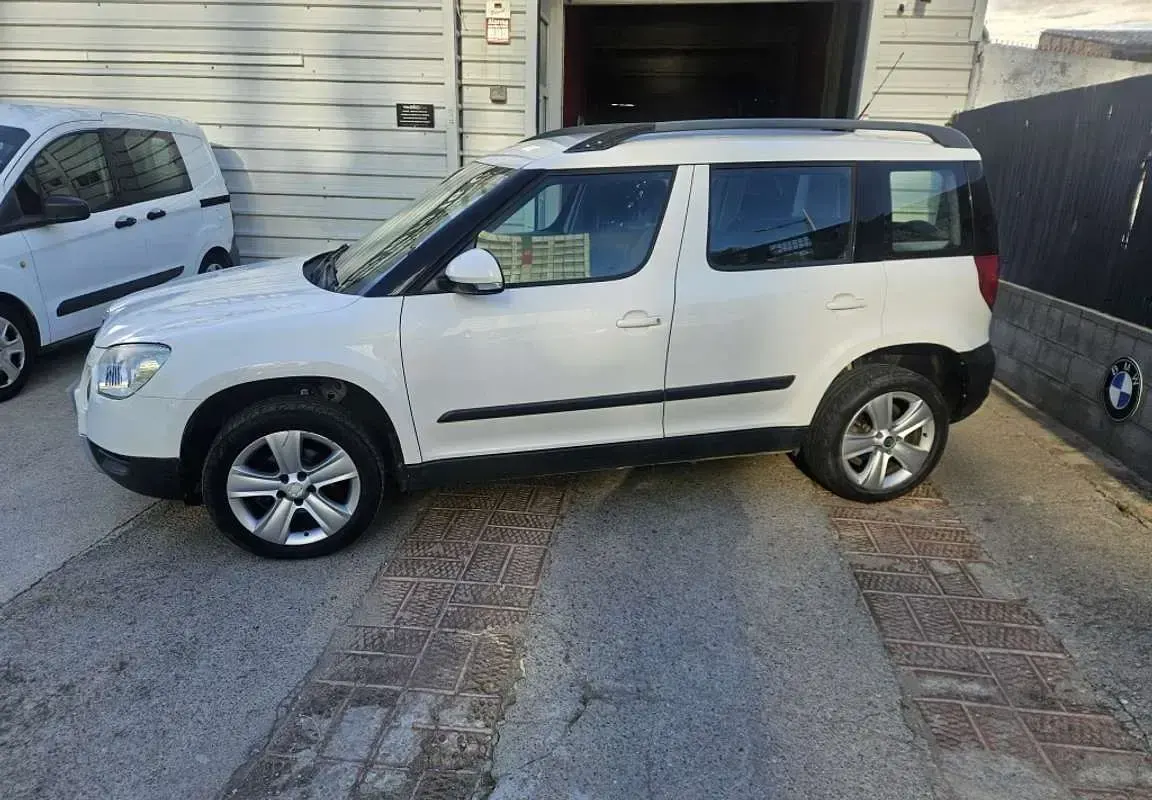 Usado Skoda Yeti Ambition 105 CV (77 kW) 2010 Blanco SUV