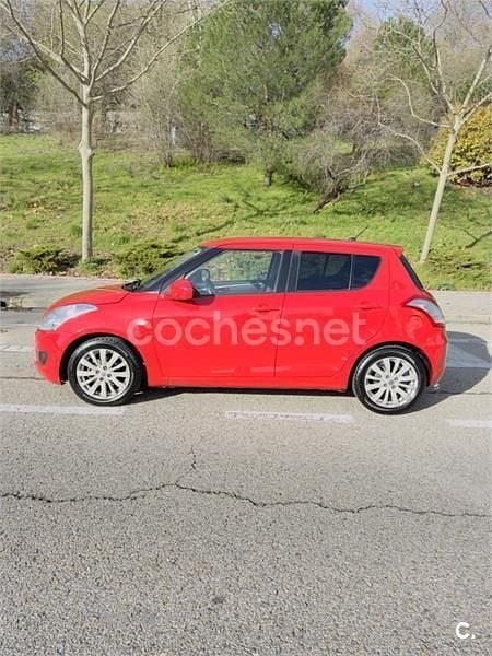 Usado Suzuki Swift GLX 95 CV (69 kW) 2012 Rojo Utilitario