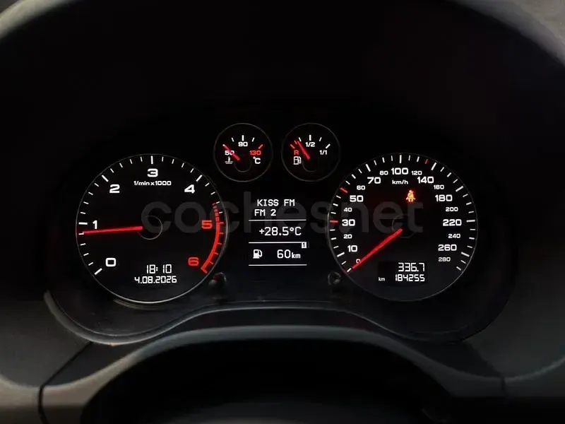 Usado Audi A3 Attraction 105 CV (77 kW) 2011 Gris / plata Utilitario
