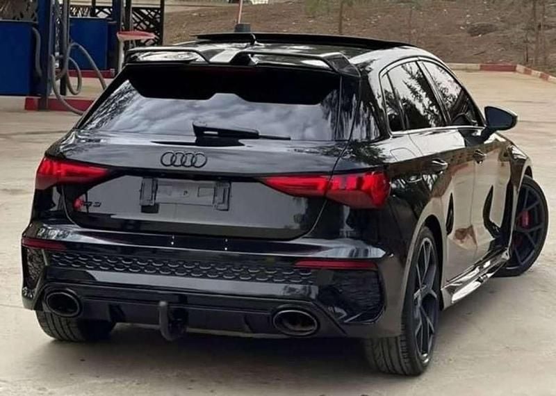 Usado Audi RS3 Sportback 400 CV (294 kW) 2022 Negro Utilitario
