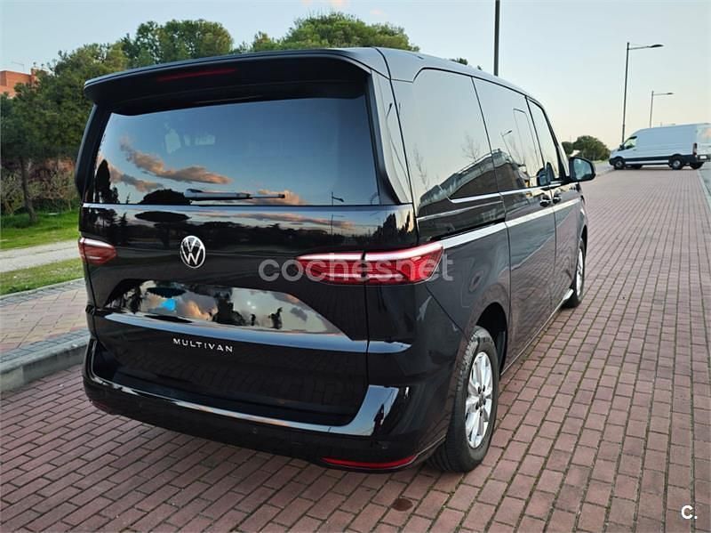 Usado VW Multivan 150 CV (110 kW) 2023 Negro Monovolumen