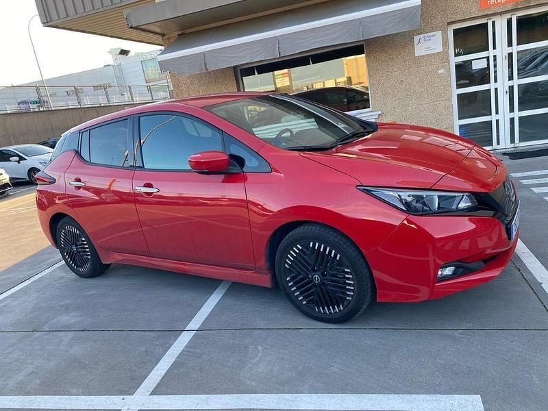 Usado Nissan Leaf N-Connecta 110 kW (150 CV) 2022 Rojo Utilitario